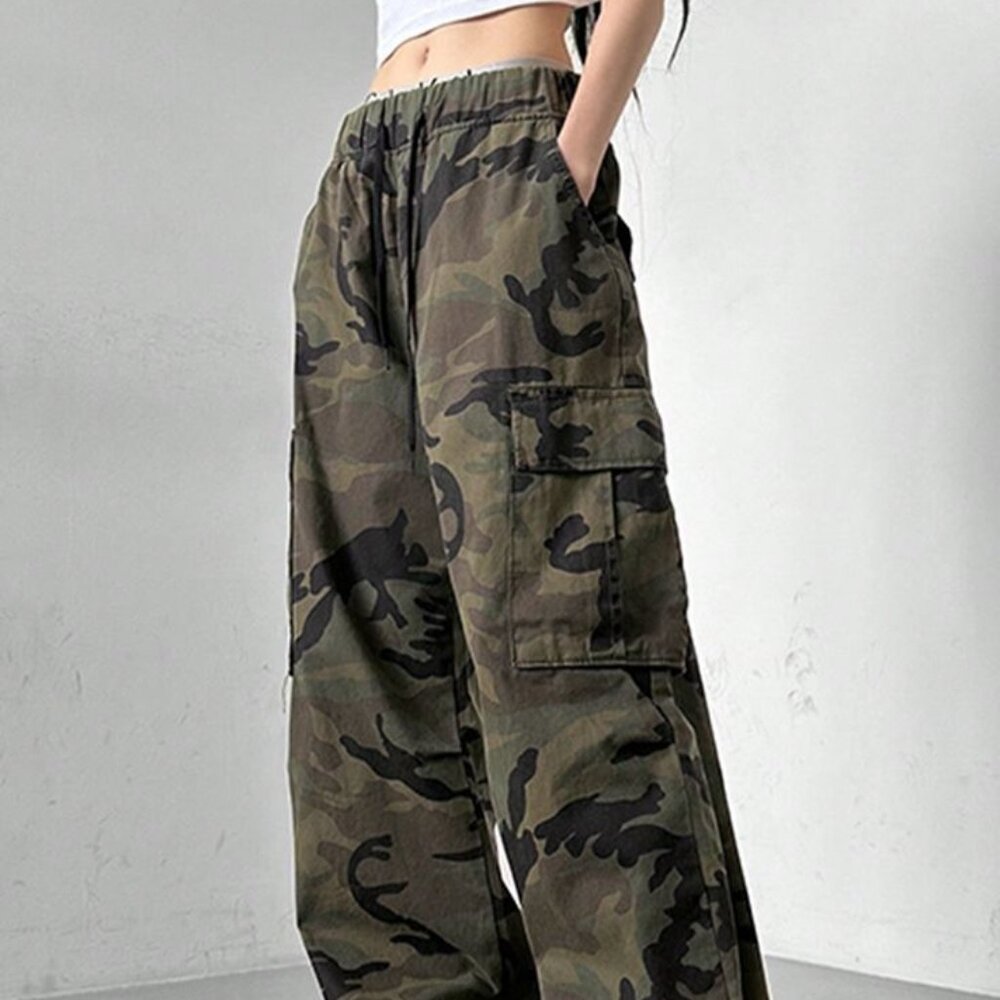 Dazy Women's Camo Cargo Pants w / Elastic Waist - Size XL